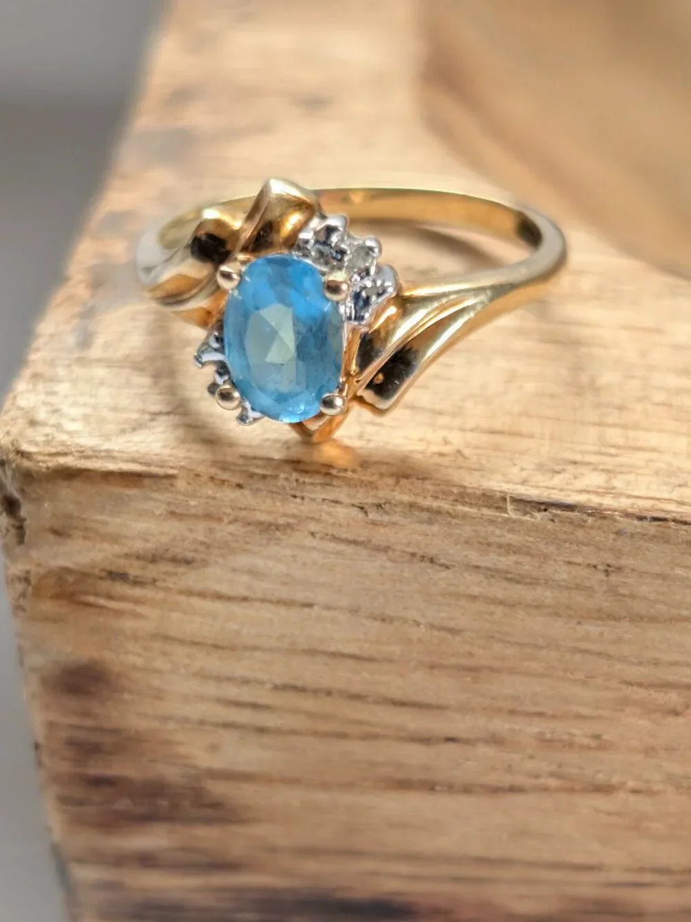 10K Solid Gold  Blue Topaz Diamond Ring- 2.12 g Size 6.75